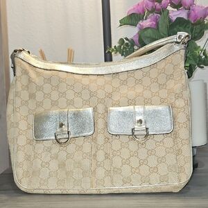 Gucci Cream and Silver Shoulder Bag with Iconic Design